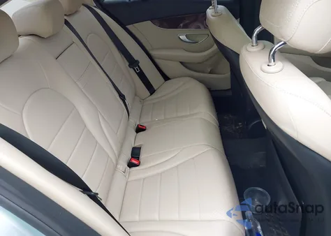 2016 Mercedes-Benz C 300 4Matic/Luxury 4Matic/Sport 4Matic z USA, uszkodzony, nr VIN 55SWF4KB3GU114292